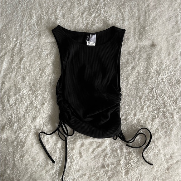 H&M Tops - H&M scrunch crop tank top